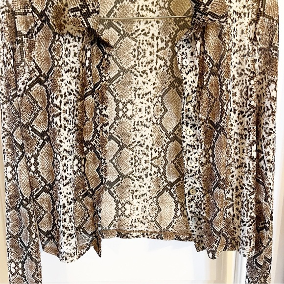 Popular 21 Button Up Blouse - Picture 3 of 6